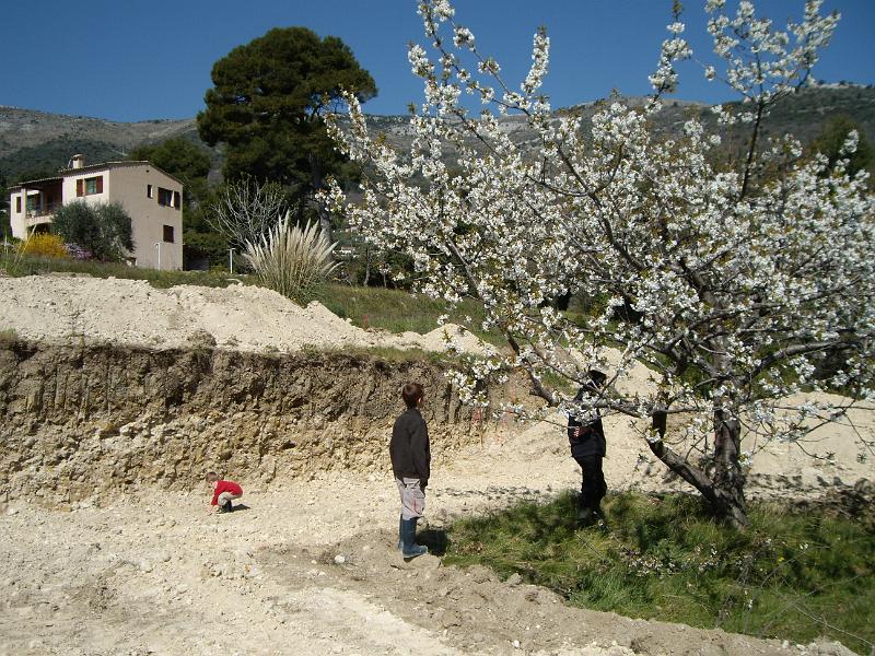 IMGP2035.JPG - Début du terrassement un an après - Avril 2008