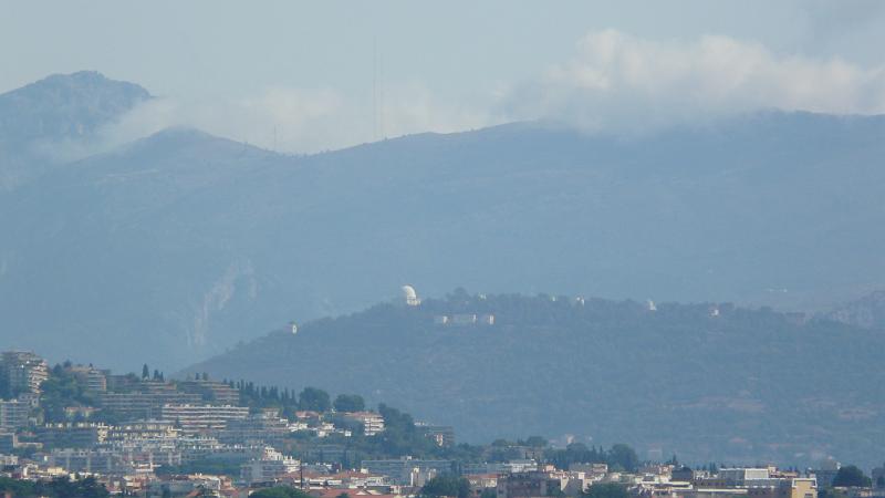 P1000525.JPG - Observatoire de Nice depuis la plage de Villeneuve Loubet